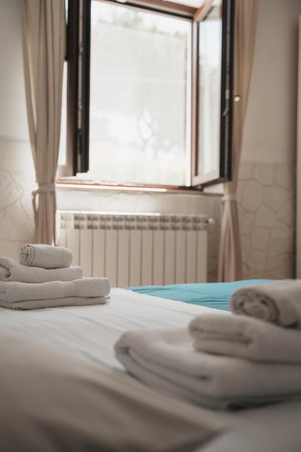 B&B Dimora Mariù Taranto Bagian luar foto