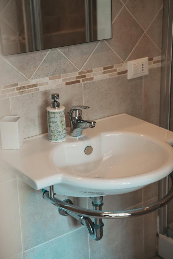 B&B Dimora Mariù Taranto Bagian luar foto