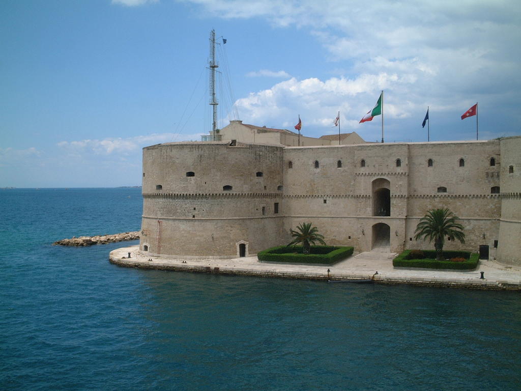 B&B Dimora Mariù Taranto Bagian luar foto