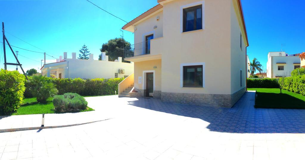 B&B Dimora Mariù Taranto Bagian luar foto